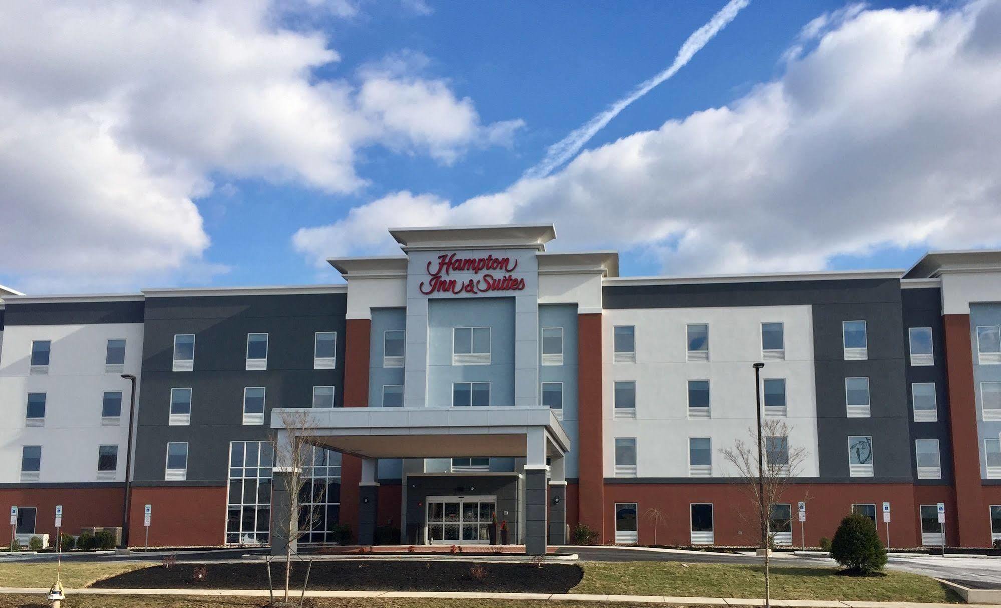 Hampton Inn & Suites Warrington Horsham Exterior photo